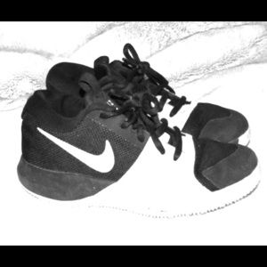 Nike zoom assertion size 5.5